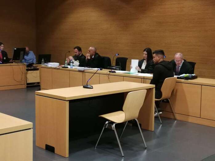 El presunto asesino, Félix D.C., este lunes en la Ciudad de la Justicia de la capital grancanaria (Foto TA)